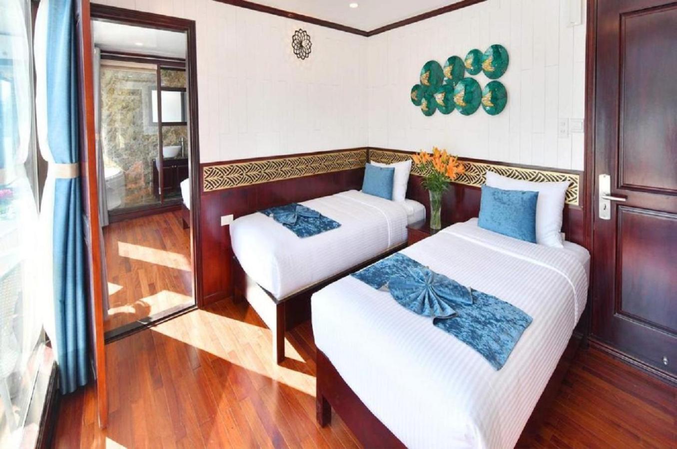 Halong Sapphire Cruises Hotel Ha Long Bagian luar foto