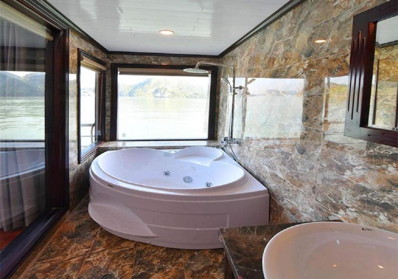 Halong Sapphire Cruises Hotel Ha Long Bagian luar foto