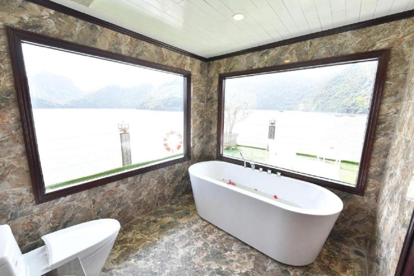 Halong Sapphire Cruises Hotel Ha Long Bagian luar foto
