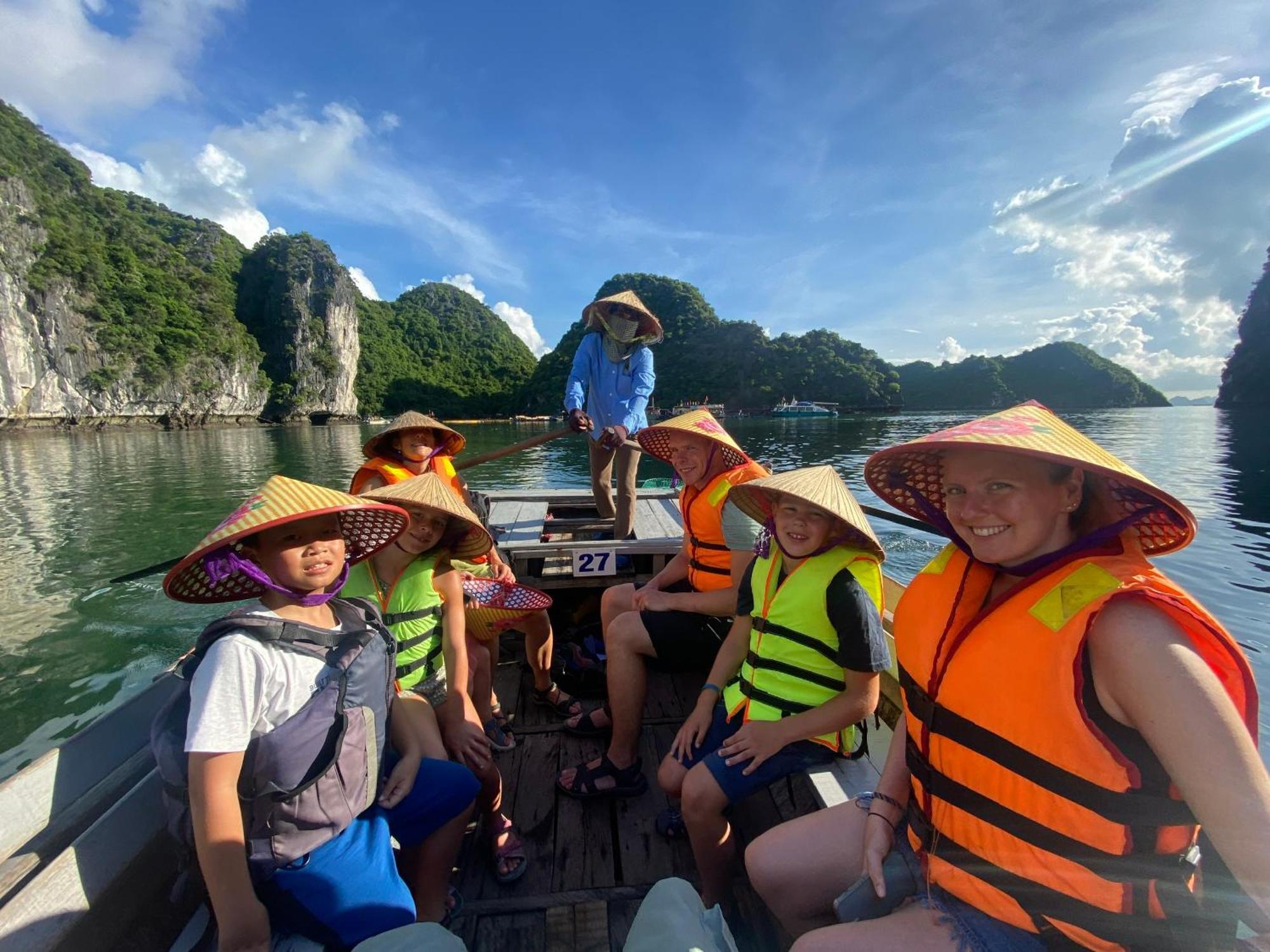 Halong Sapphire Cruises Hotel Ha Long Bagian luar foto