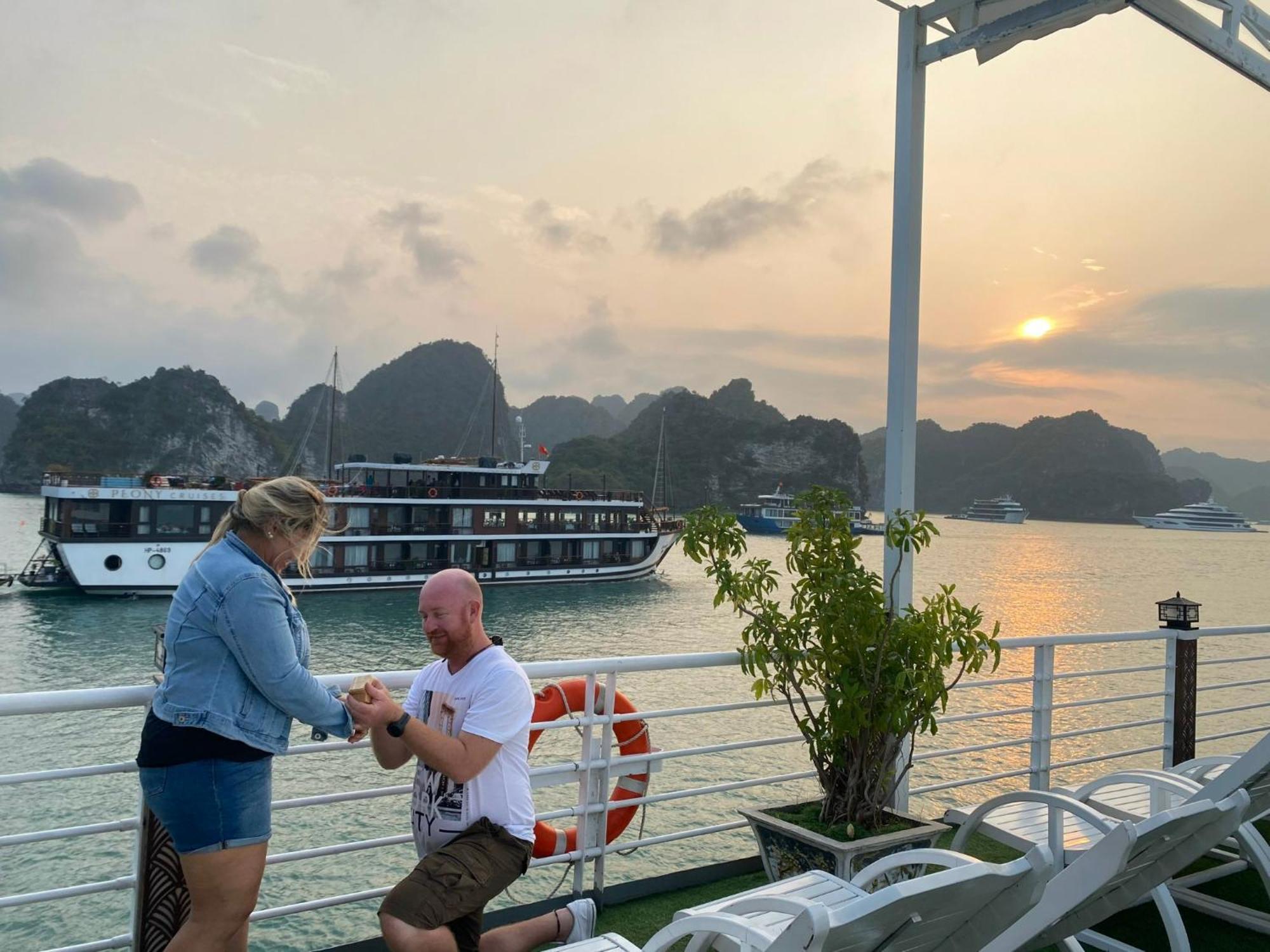 Halong Sapphire Cruises Hotel Ha Long Bagian luar foto