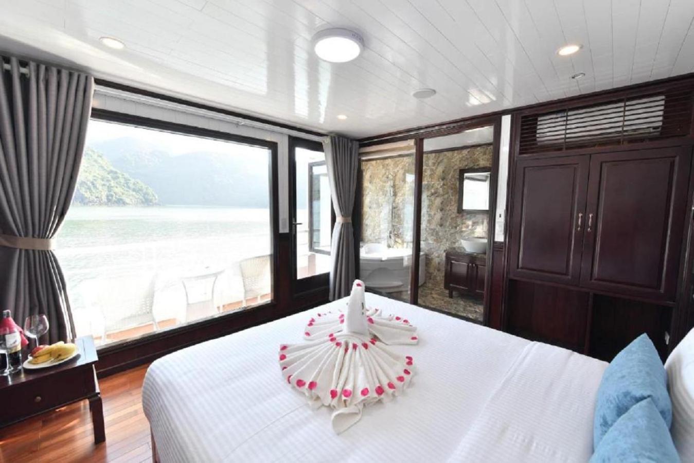 Halong Sapphire Cruises Hotel Ha Long Bagian luar foto