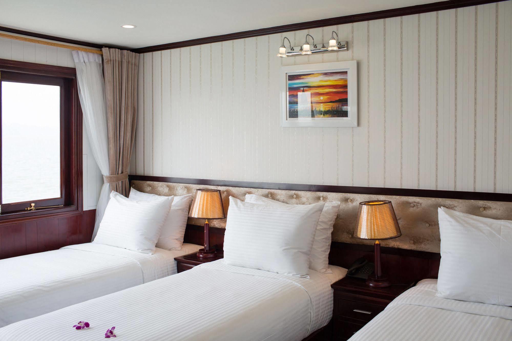 Halong Sapphire Cruises Hotel Ha Long Bagian luar foto