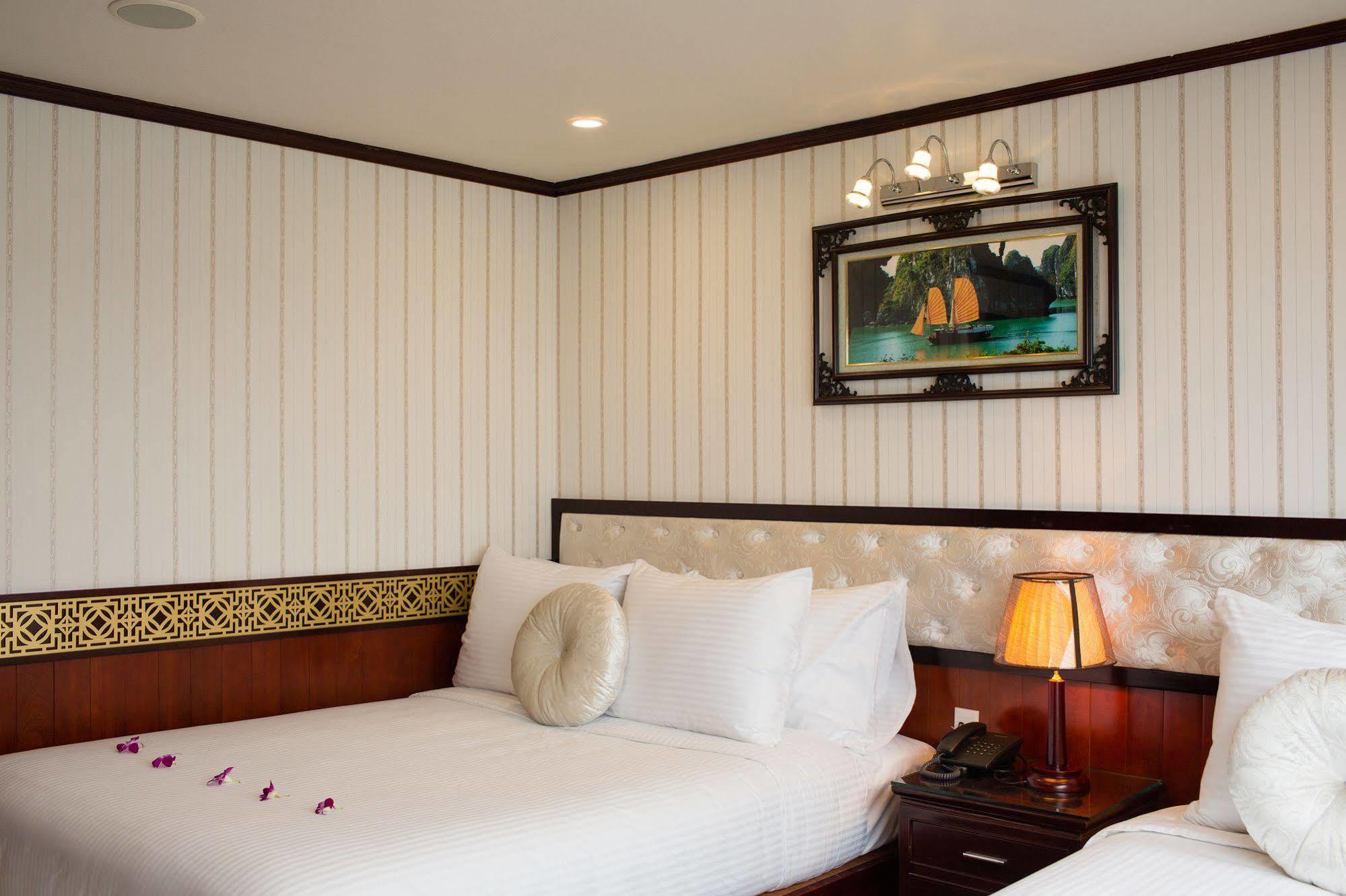 Halong Sapphire Cruises Hotel Ha Long Bagian luar foto