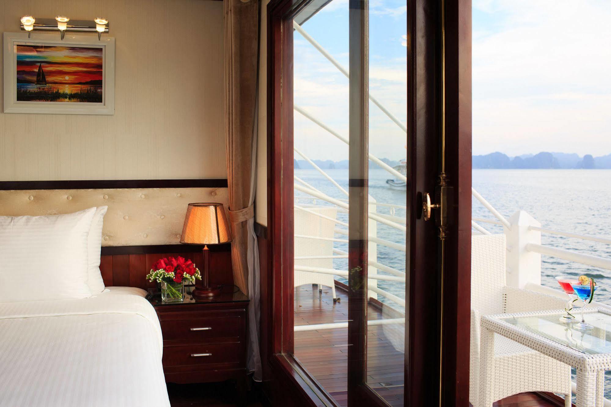 Halong Sapphire Cruises Hotel Ha Long Bagian luar foto